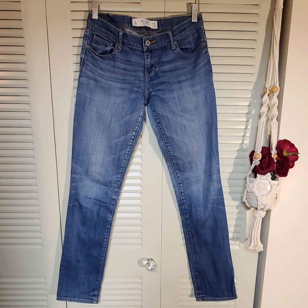 Abercrombie and Fitch Low/Mid Rise Skinny Jean Size 2 Long Waist 26